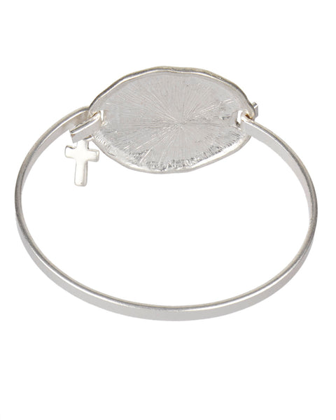 Serenity Prayer Hammered Medallion Brushed Finish Inspirational Bangle Bracelet - Jewelry Nexus