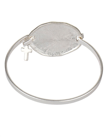 Serenity Prayer Hammered Medallion Brushed Finish Inspirational Bangle Bracelet - Jewelry Nexus
